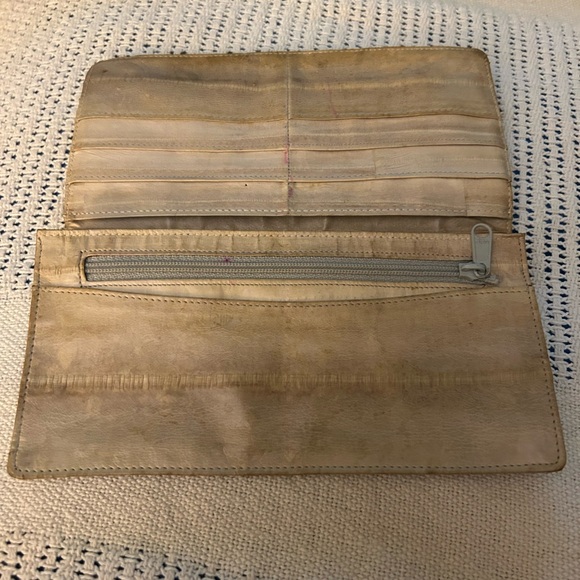 Genuine Eel Skin Wallet in Cream Color.. Not New.. used a few times.. - Picture 3 of 5